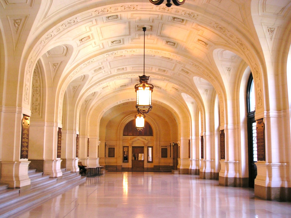  THE HALL OF FAME AT COLLEGE DE FRANCE, SORBONNE UNIVERSITY, PARISH, FRANCE WHERE MEMORIAL PLAQUES ARE ERECTED IN THE MEMORIES OF DONORS WHO DONATED ENORMOUS AMOUNT OF MONEY..